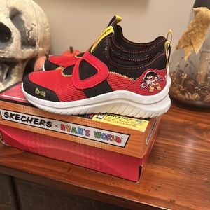 SKECHERS boys RYAN’S WORLD ULTRA FLEX 2 ATHLETIC SNEAKER